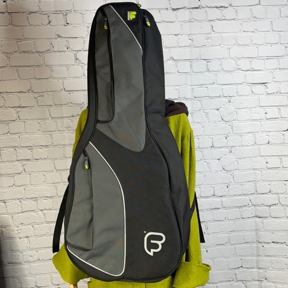 Fusion Soft Sided Guitar Case   Adjustable straps